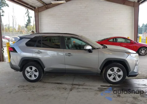 2020 Toyota Rav4 Xle z USA, uszkodzony, nr VIN 2T3W1RFV4LC039478